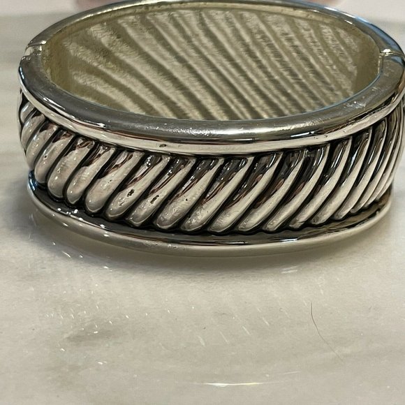 premier design silver tone cable clamper bracelet - Picture 7 of 9